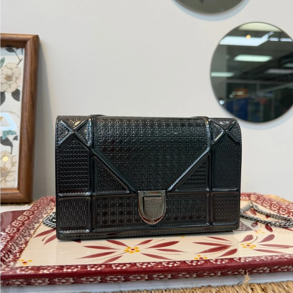 Christian Dior Metallic Patent Micro-Cannage Diorama Wallet on Chain crossbody - Picture 2 of 9